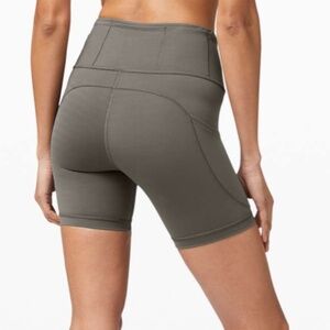 Lululemon Fast and Free High-Rise Short 6” – Grey Sage – Size 8 – NWT